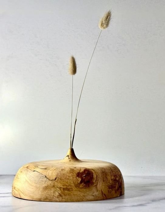 45c93fea583a30583ab9a11231e4a6c8 Artisan Oak Flower Vase - Image 1